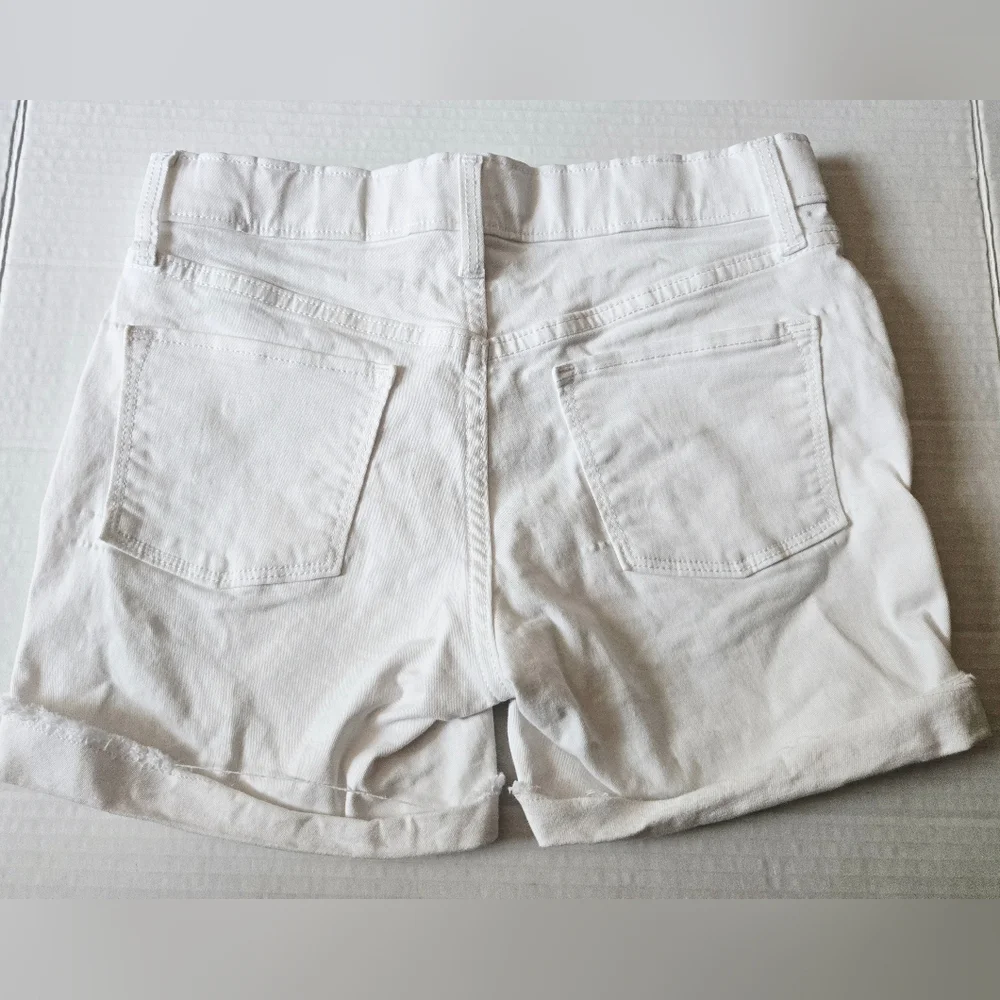 White Old Navy Rolled Hem Adjustable Waist‎ Shorts Size 12